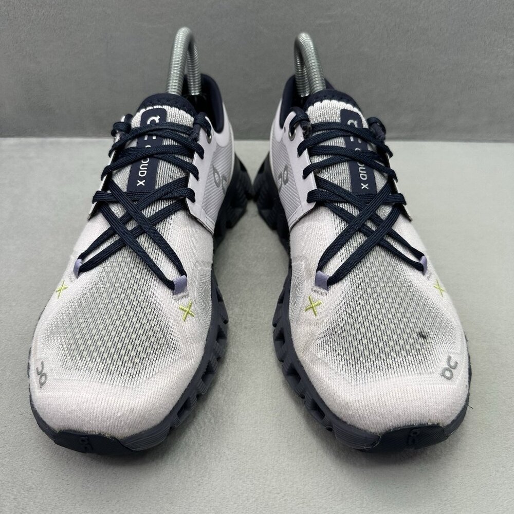 On Running Women's Light Purple and Black Cloudswift Athletic Shoes - Picture 2 of 9